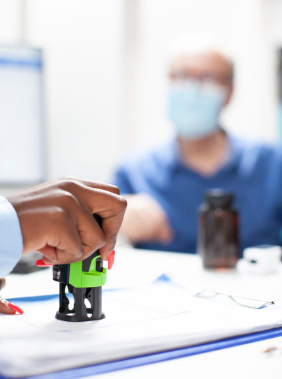 چند روز استراحت پس از عمل بواسیر؟ راهنمای کامل دوره نقاهت و بازگشت به زندگی